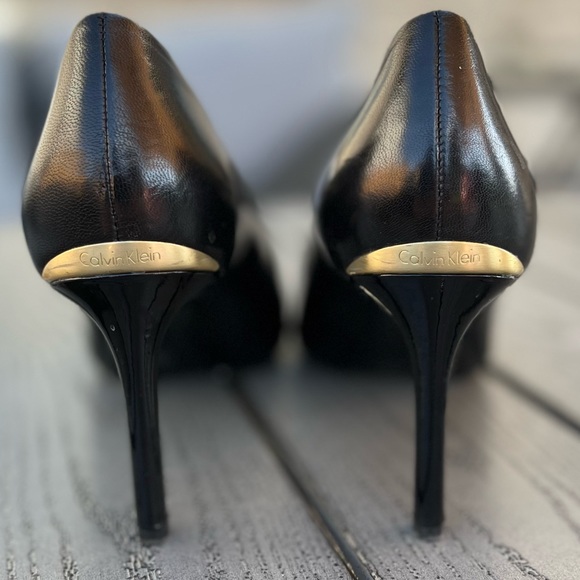 Calvin Klein Black Leather Heels - Size 8 - Picture 3 of 8